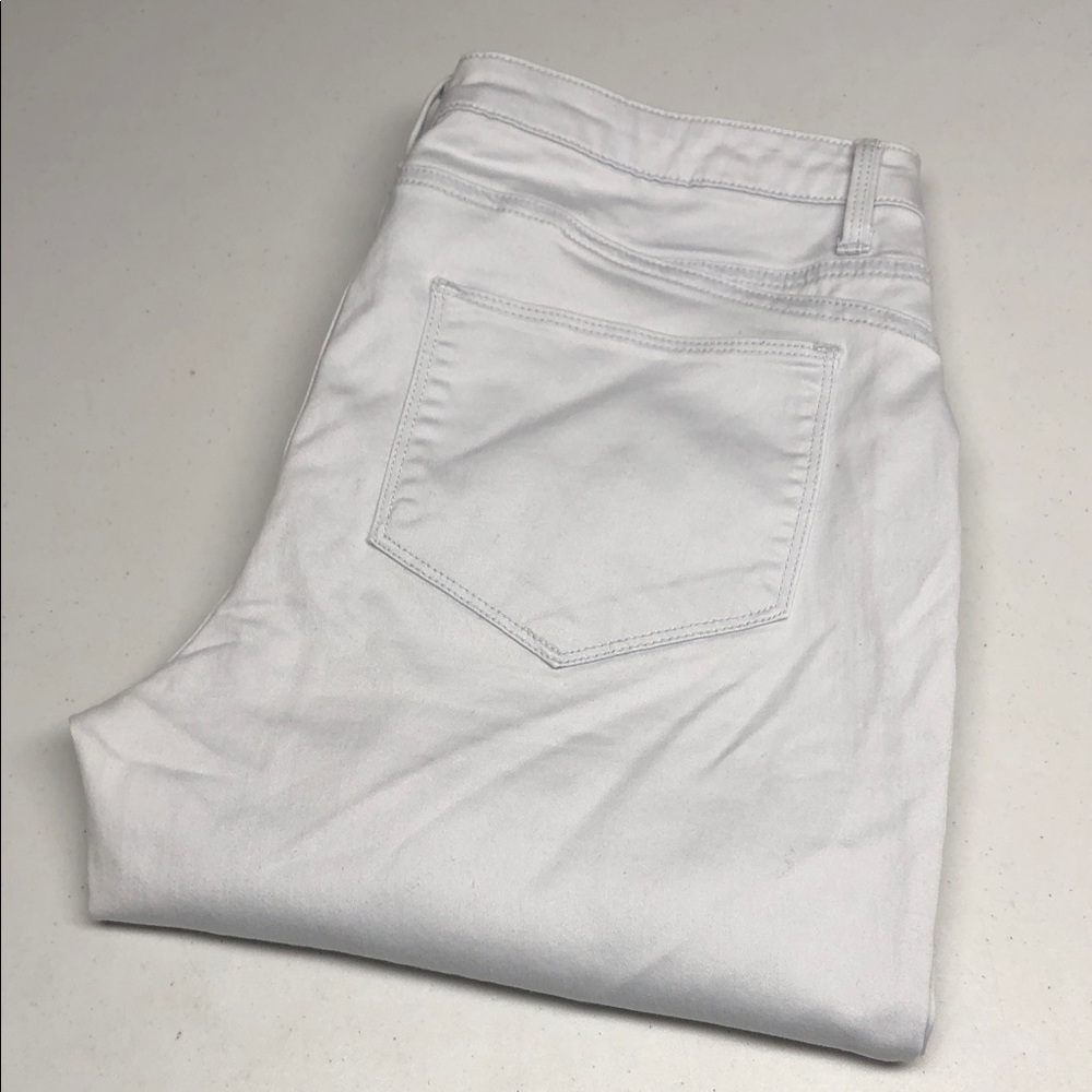 LIKE NEW RW&CO. WHITE SUMMER CAPRI JEANS SZ L / L 24 ⭐️